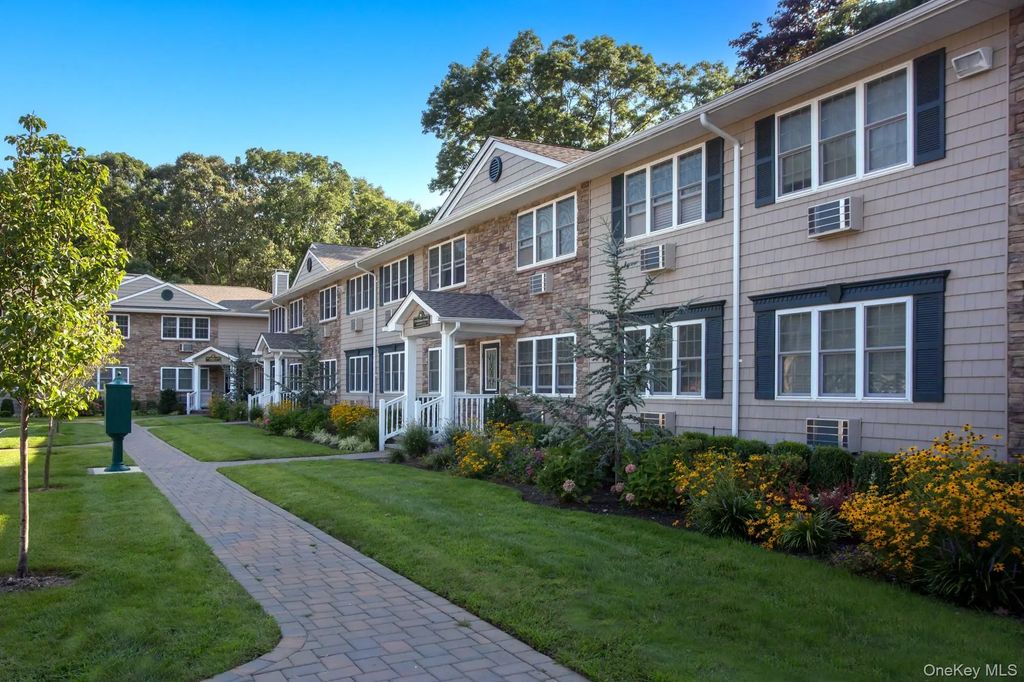 164 Rollstone Avenue # 01, West Sayville
