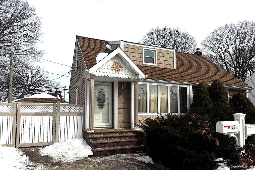 984 Shelburne Drive, Franklin Square