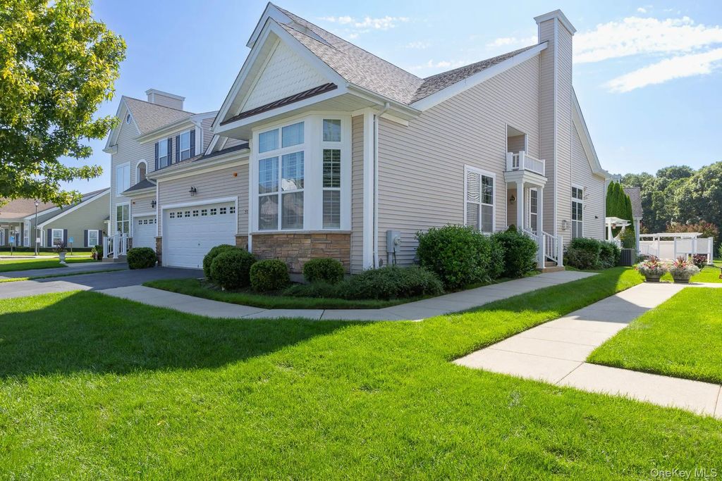 51 Toni Court, Center Moriches