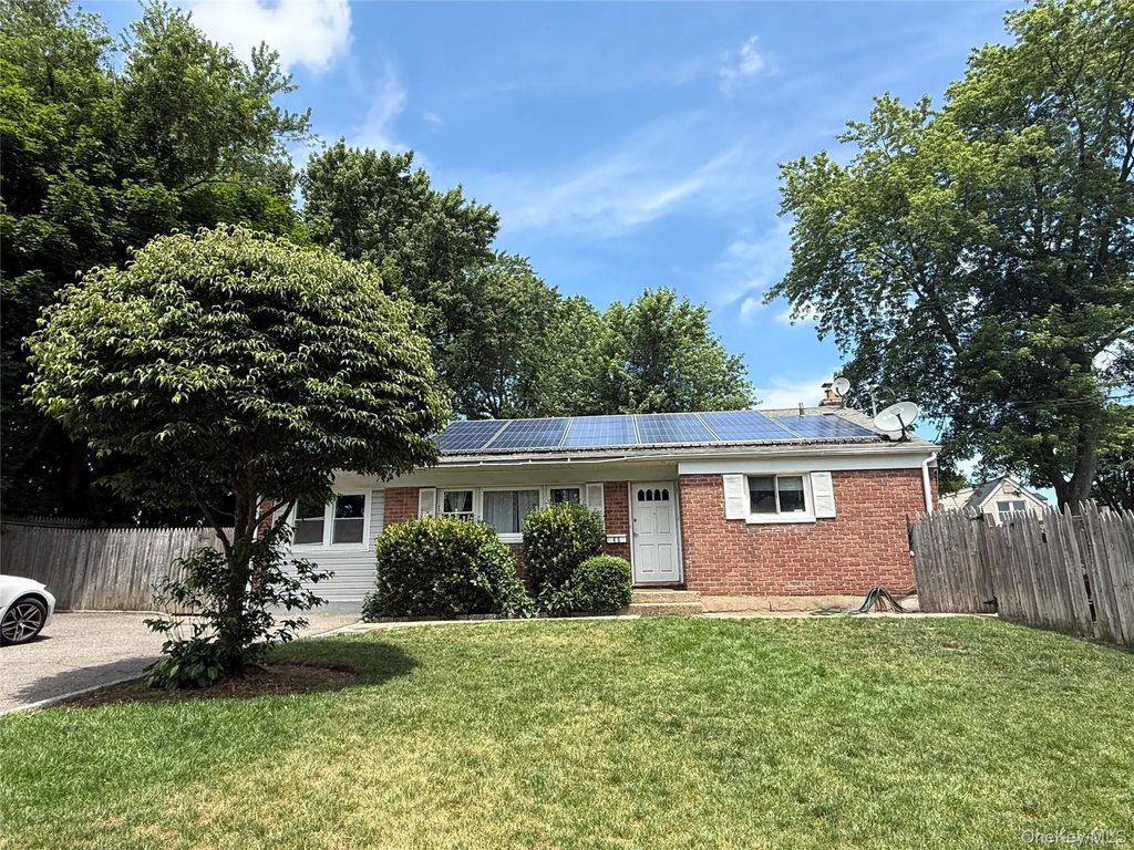 45 Oakley Drive, Huntington Station