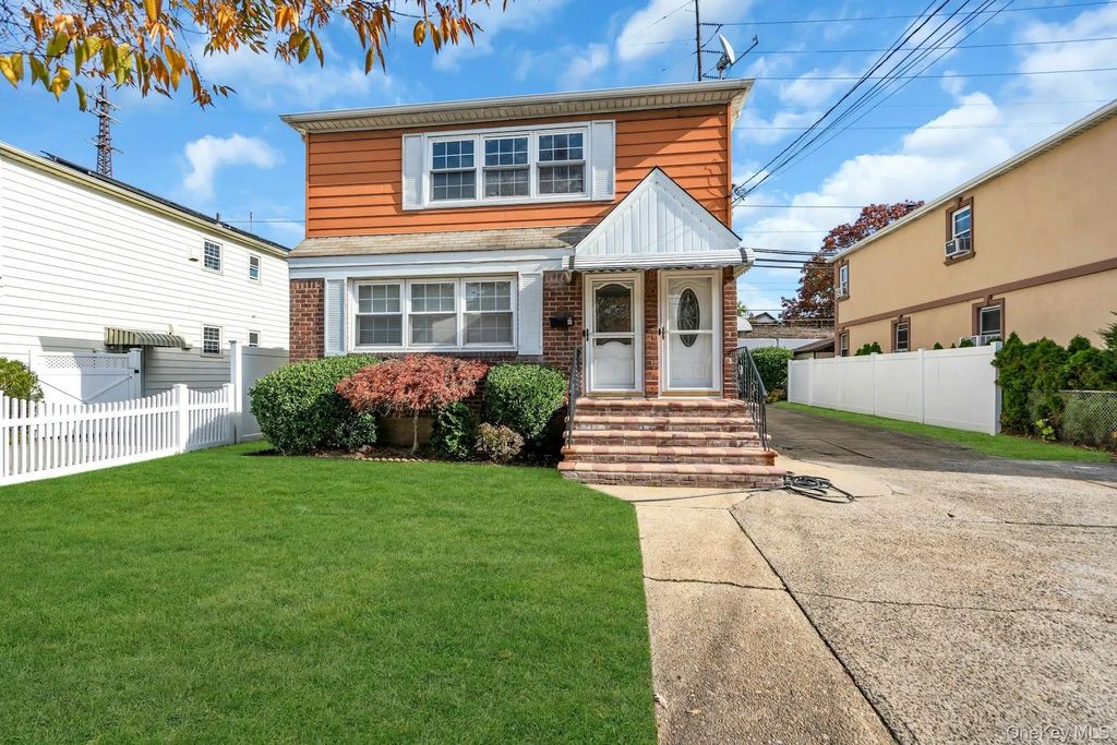 21 Cochran Place, Valley Stream
