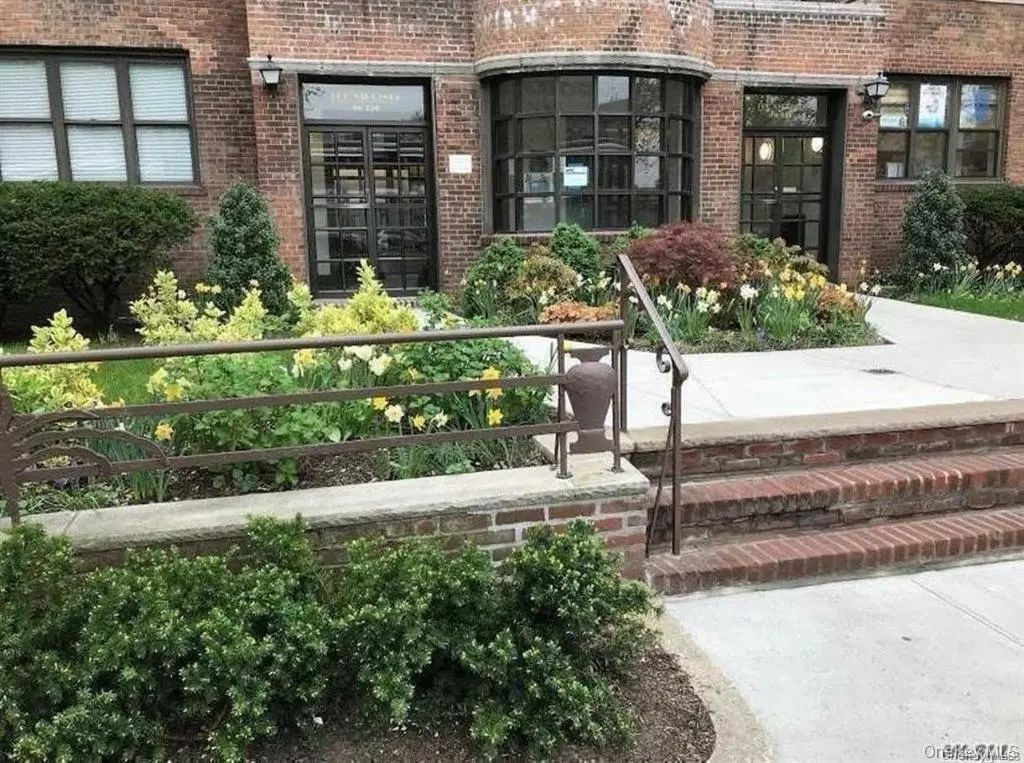 98-120 Queens Blvd # 4c, Rego Park