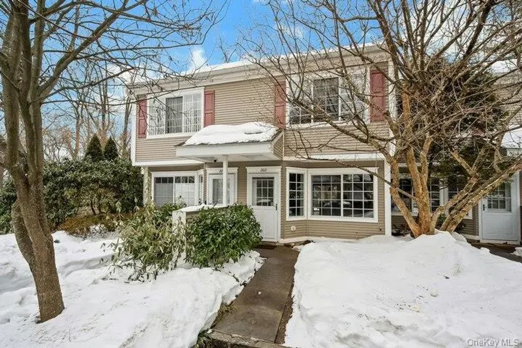 202 Park Ridge Lane, White Plains