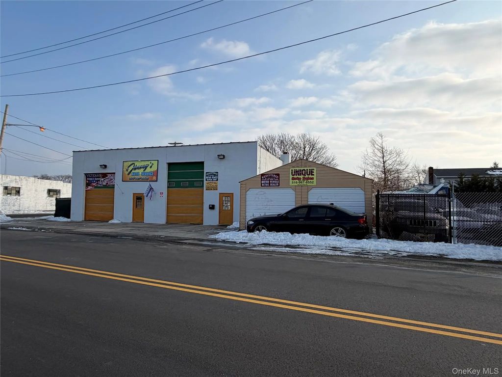 628 Shore Road, Lindenhurst