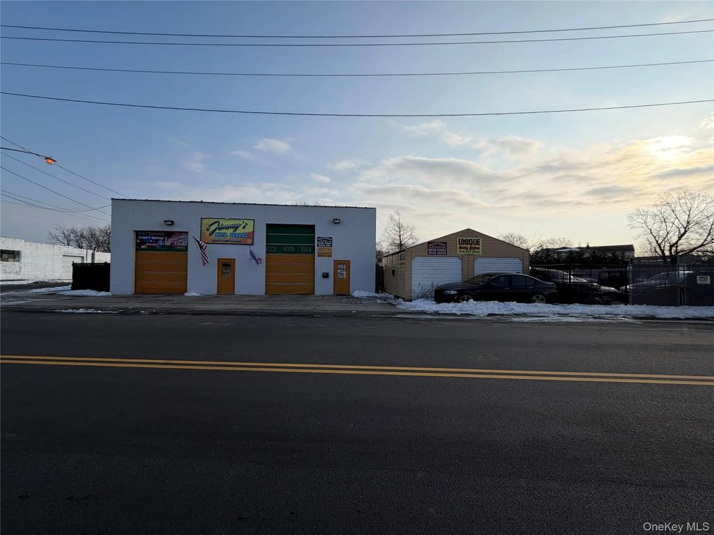 620 Shore Road, Lindenhurst