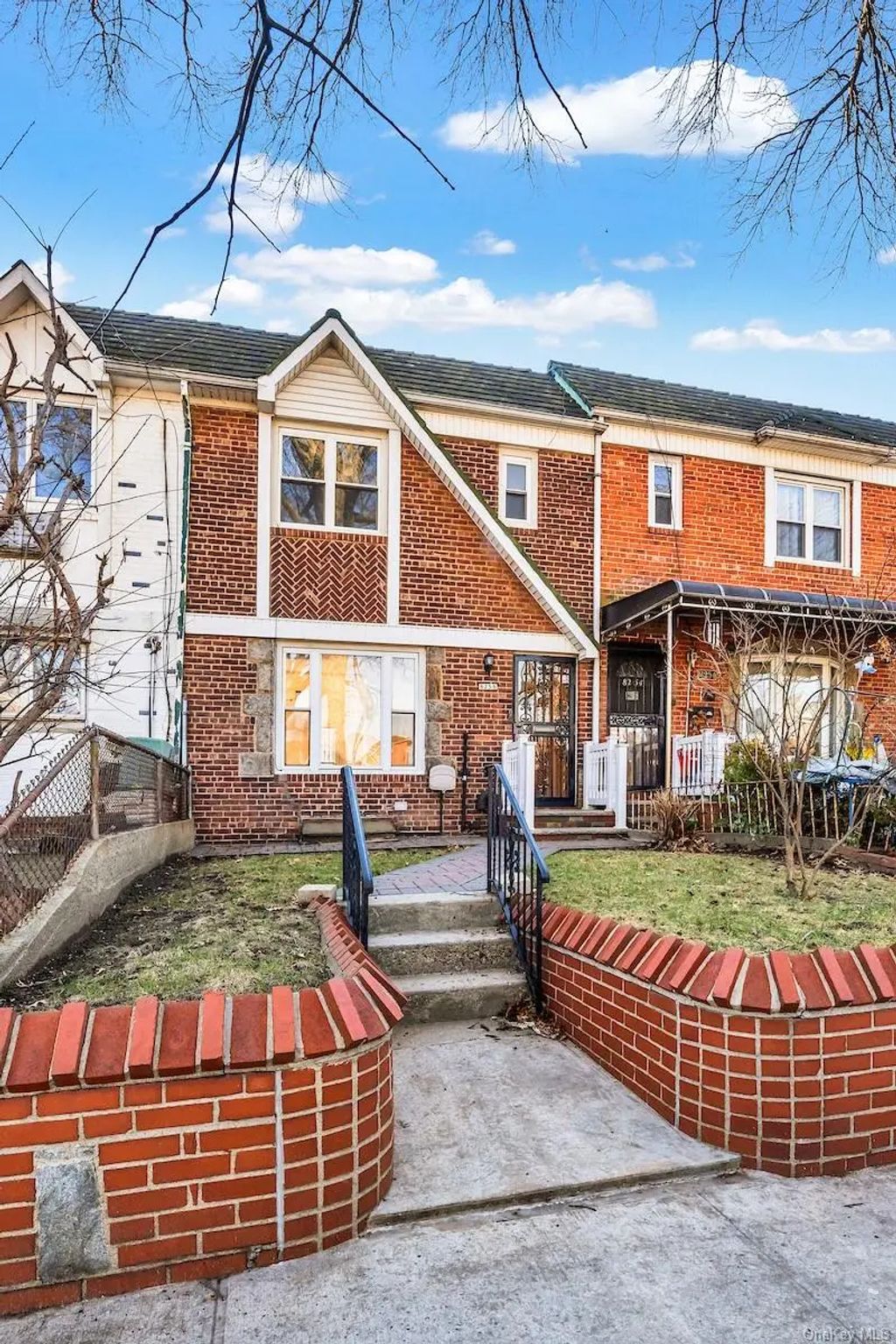 8256 Eliot Avenue, Middle Village