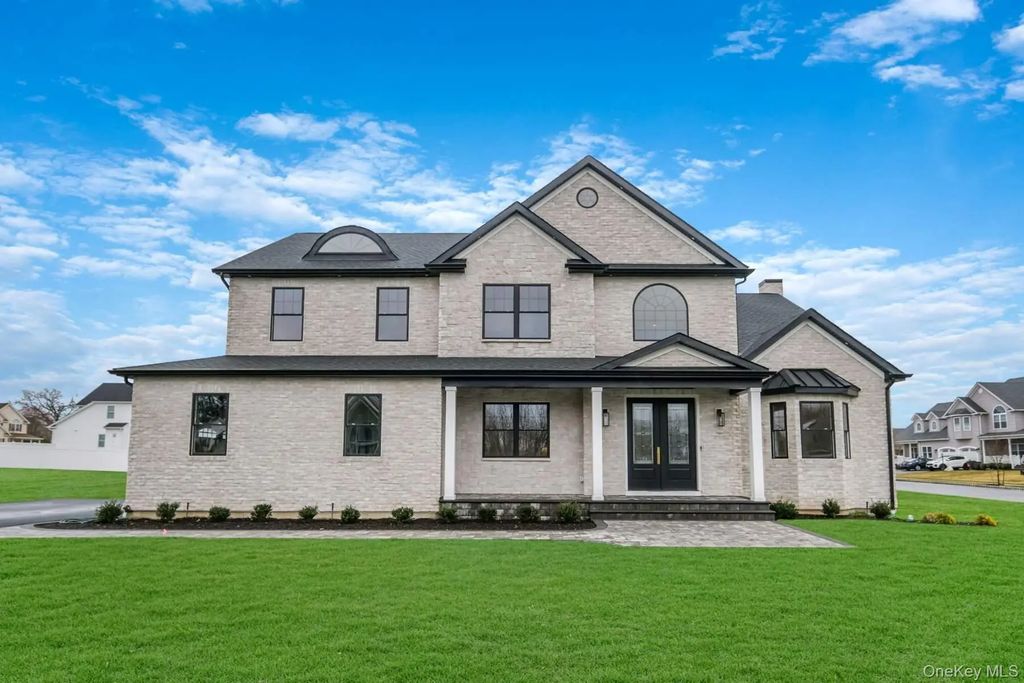 457 Pond Path, East Setauket