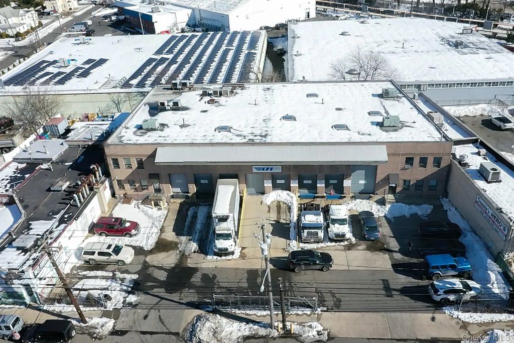 218-220 Lawrence Avenue, Lawrence