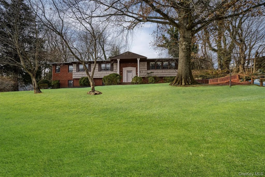 8 Pine Drive, Great Neck