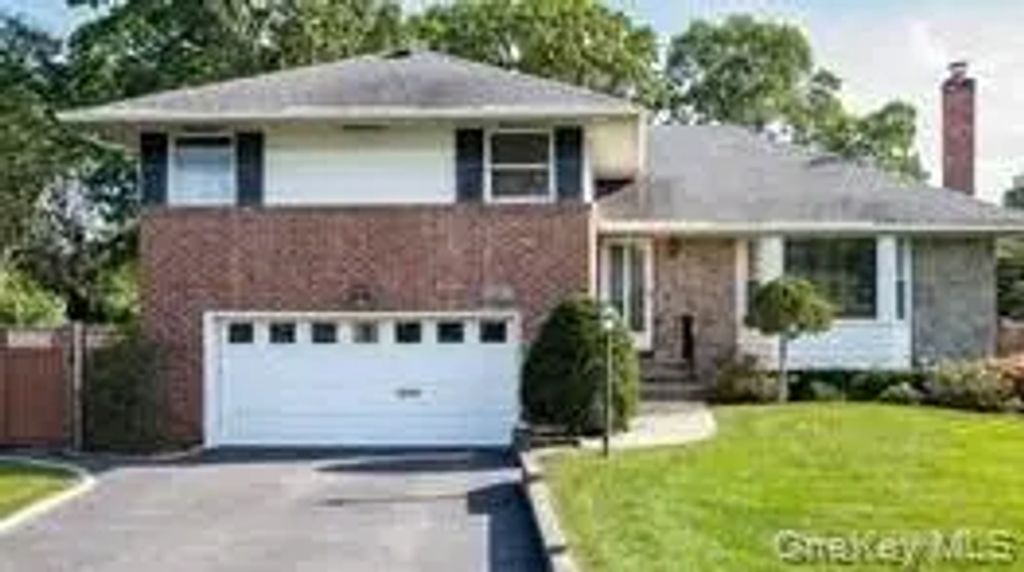 194 Rhododendron Drive, Westbury