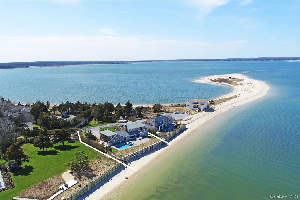 10 Barrett Drive, Hampton Bays