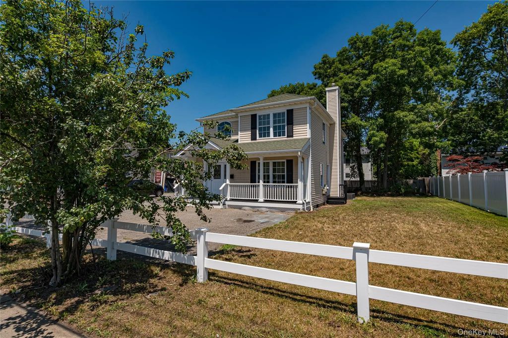 2163 Sunrise Highway, Islip