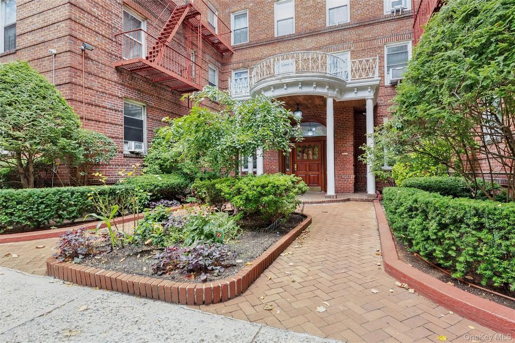 111-39 76th Road # D8, Forest Hills