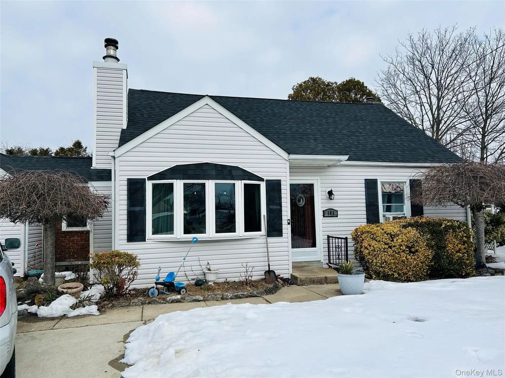 109 Vesper Court, Babylon