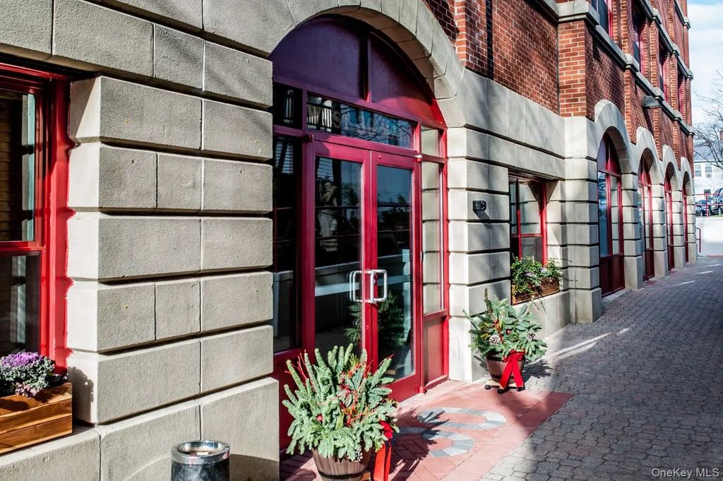 30 W Main Street # 207, Riverhead