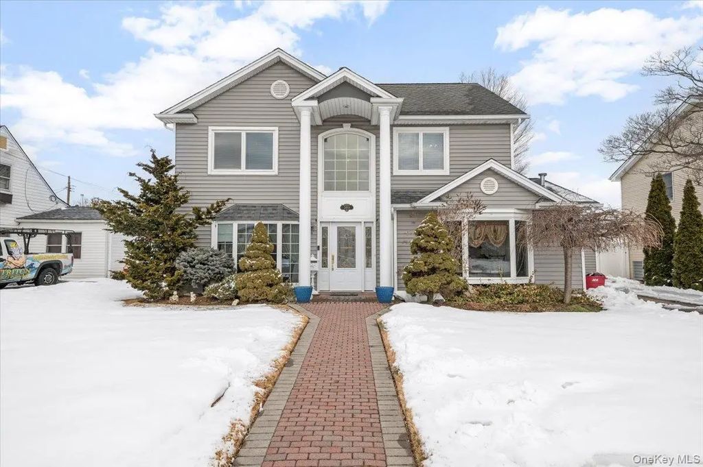 2489 2nd Street, East Meadow