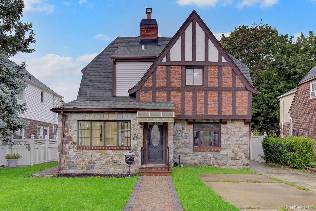 54 Surrey Lane, Hempstead