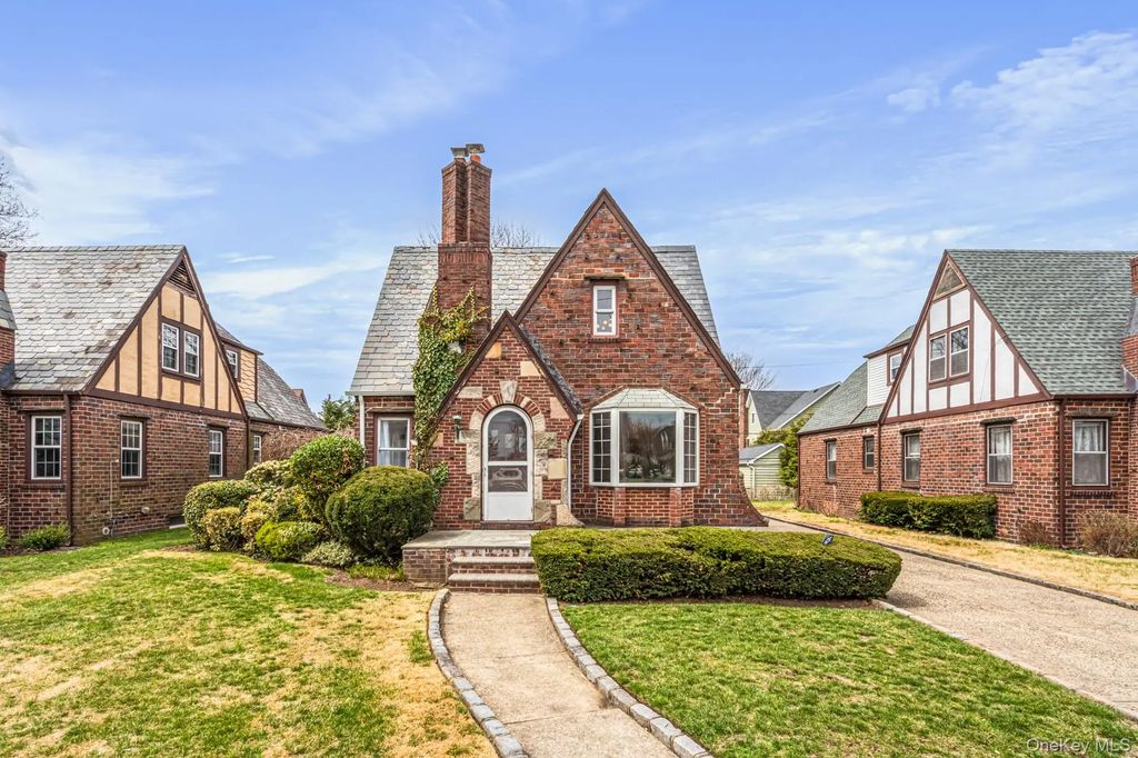 112 New Hyde Park Road, Garden City