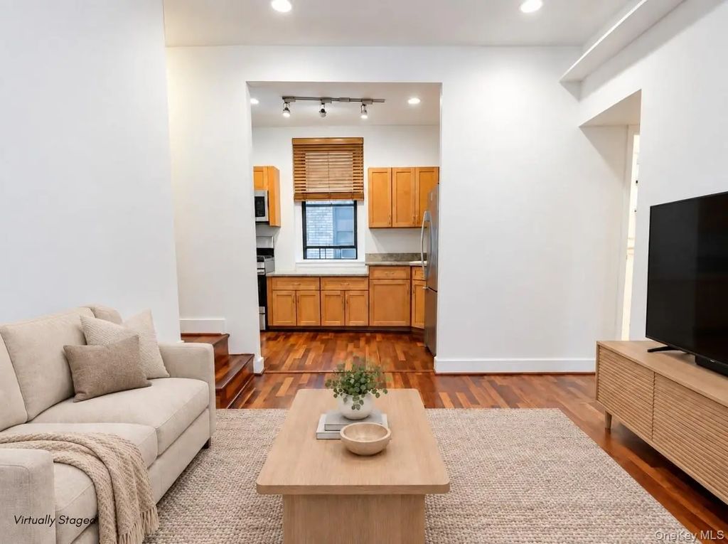 21-28 35 Street # 1g, Astoria