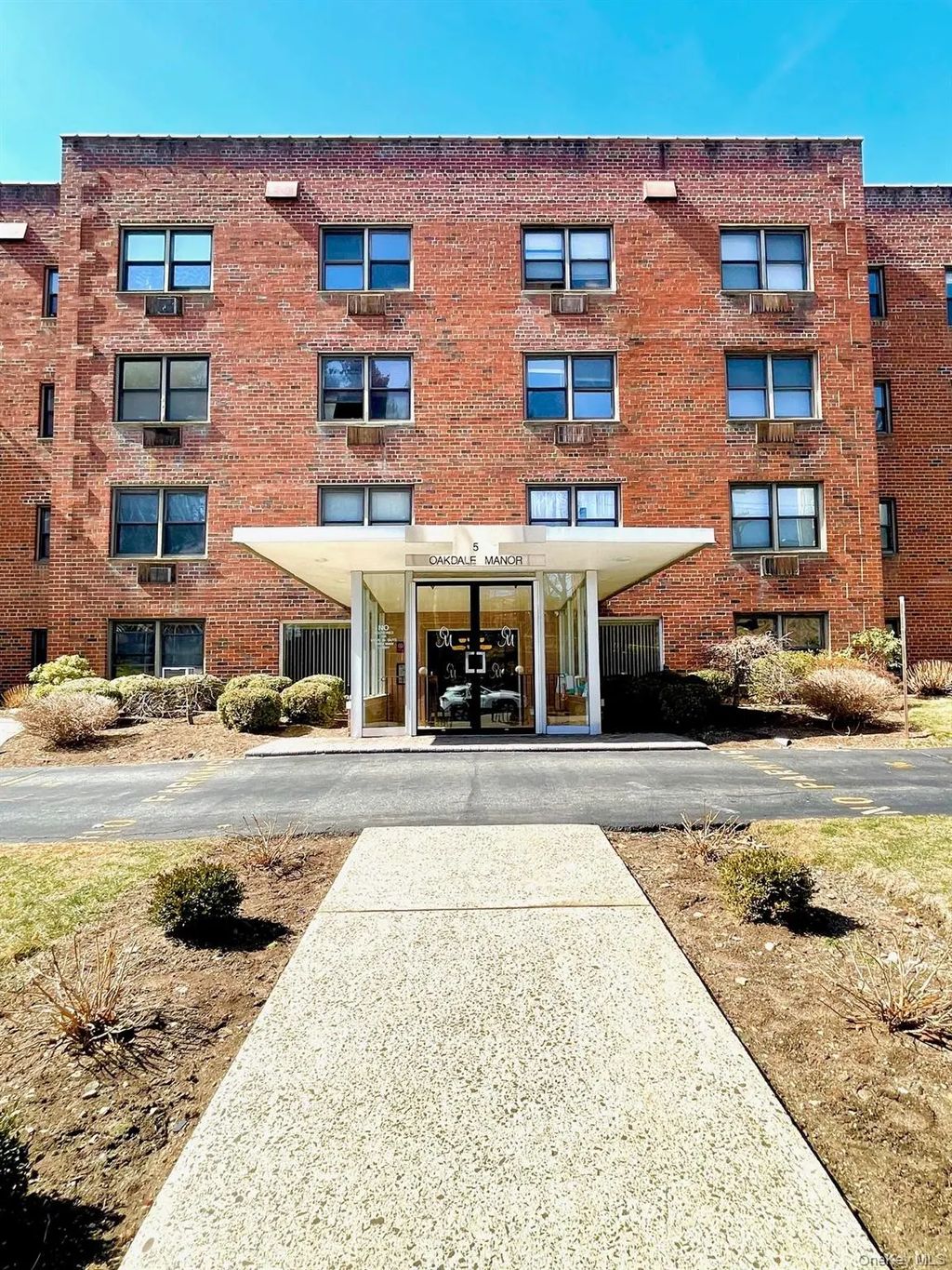 5 Oakdale Manor # B18, Suffern