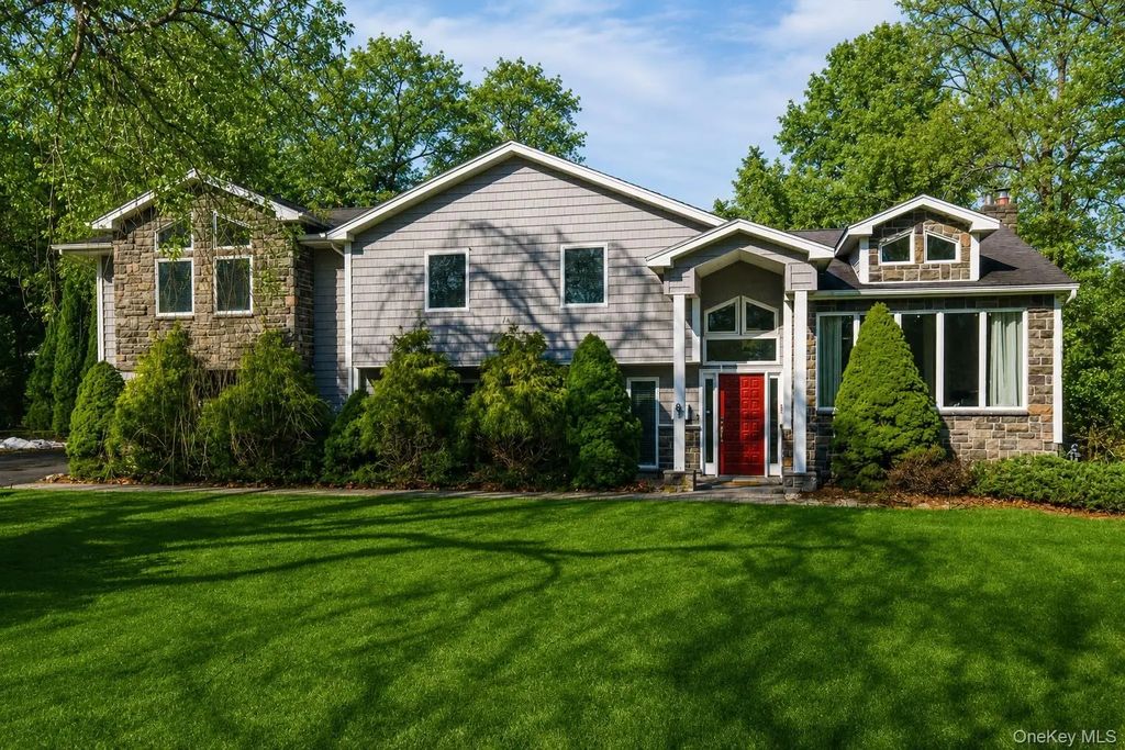 87 Soundview Drive, Port Jefferson