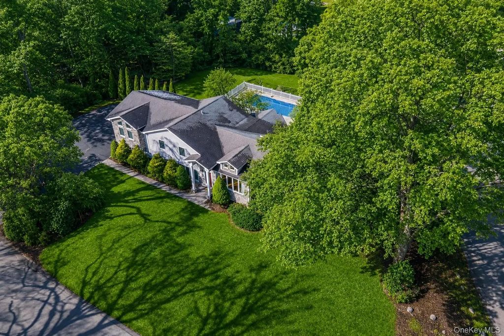 87 Soundview Drive, Port Jefferson