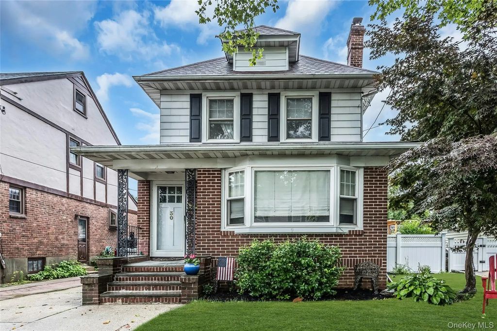 30 Coolidge Street, Malverne
