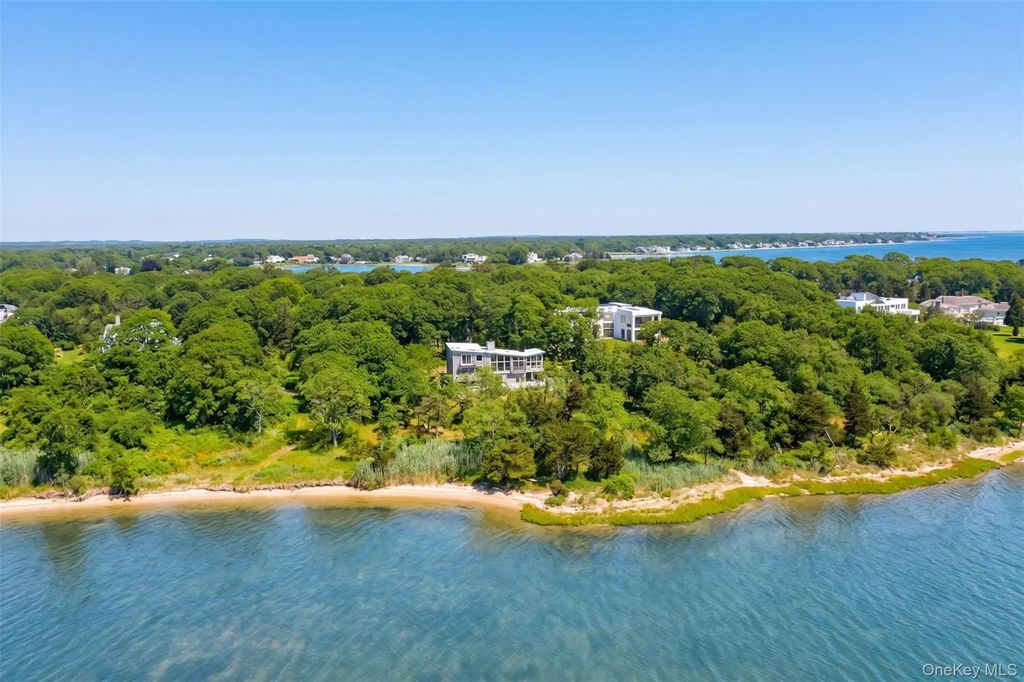 34 Old Neck Road S, Center Moriches