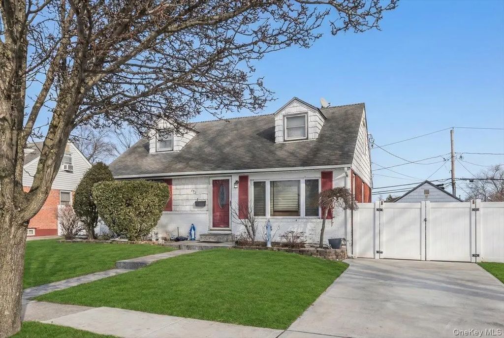 597 Seminole Road, Franklin Square