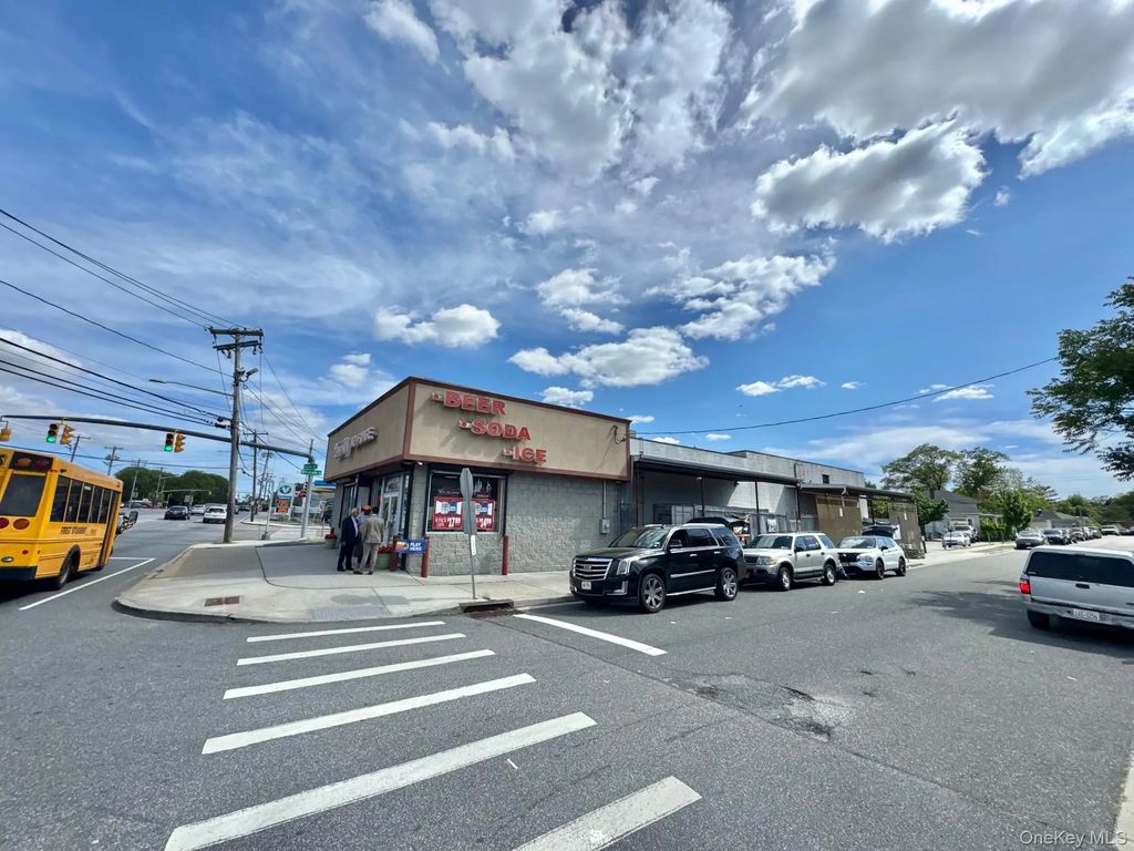 926 Nassau Road, Uniondale