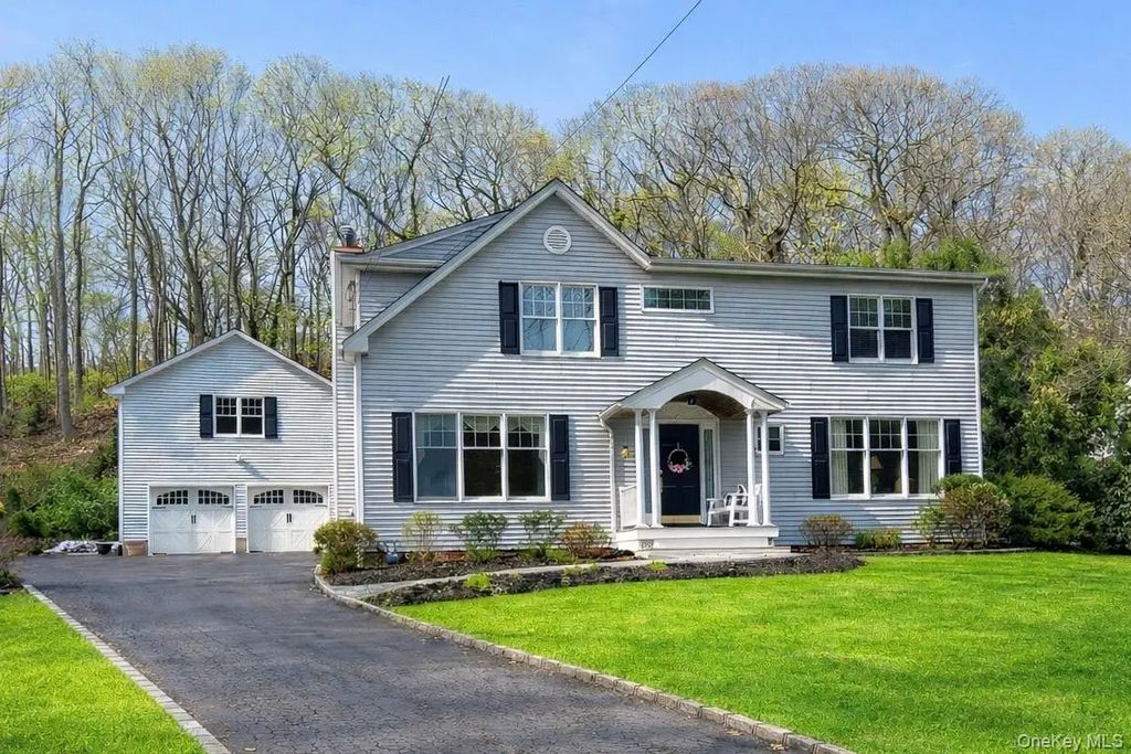 251 Vineyard Road, Huntington Bay