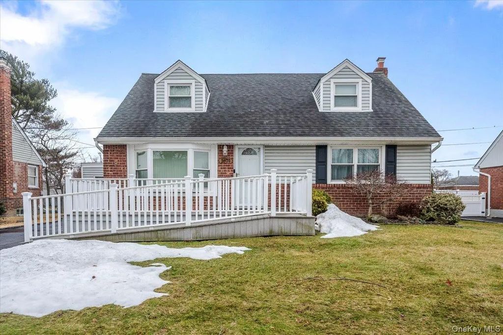 1674 Kroll Road, East Meadow
