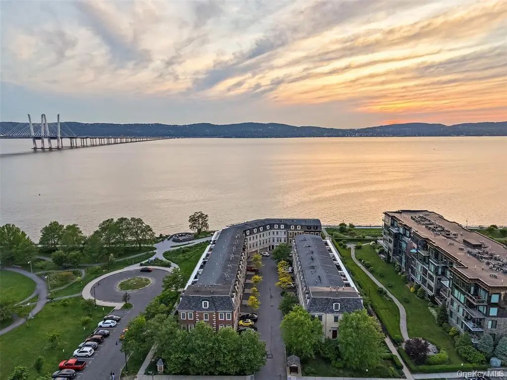 12 Rivers Edge Drive, Tarrytown