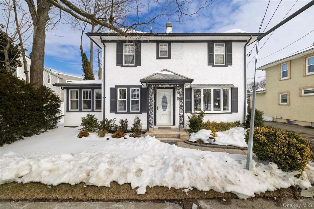 102 Franklin Avenue, Malverne