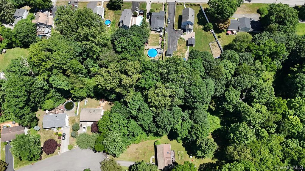 11 Abraham Gunn Memorial Drive, Cortlandt Manor