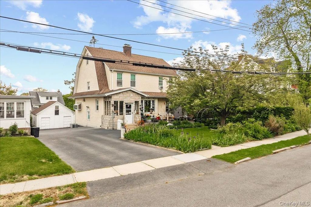 27 Faneuil Place, New Rochelle