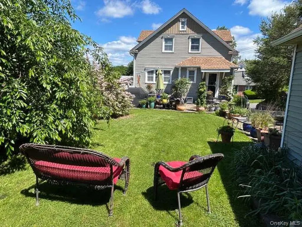 28 Jane Street, Roslyn Heights