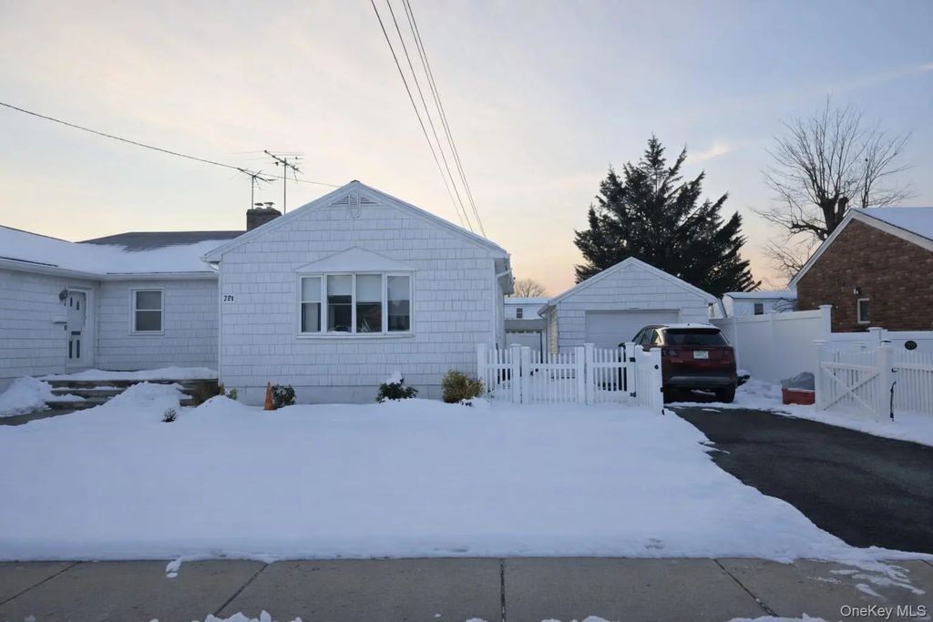 181 Barrymore Boulevard, Franklin Square