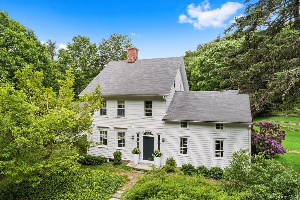 908 Old Post Road, Bedford