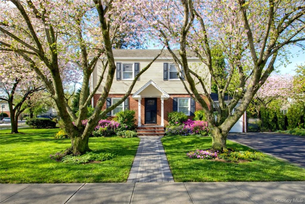 6 Boylston Street, Garden City