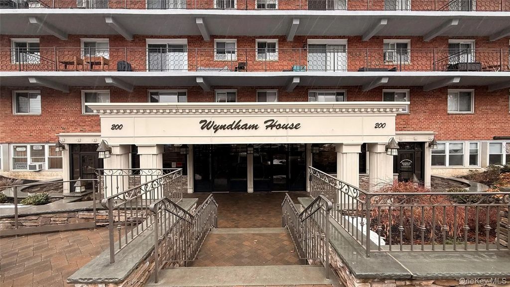 200 Atlantic Avenue 417, Lynbrook