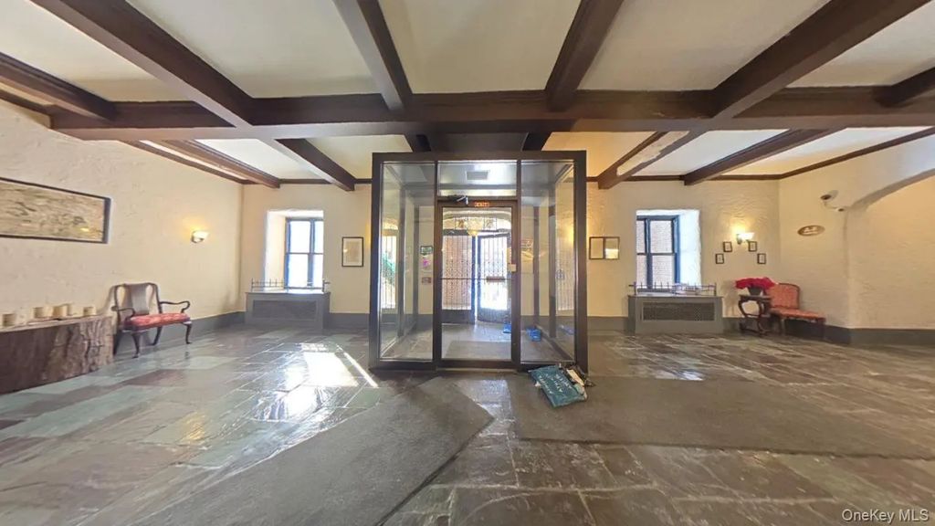 100 Pelham Road # 2b, New Rochelle