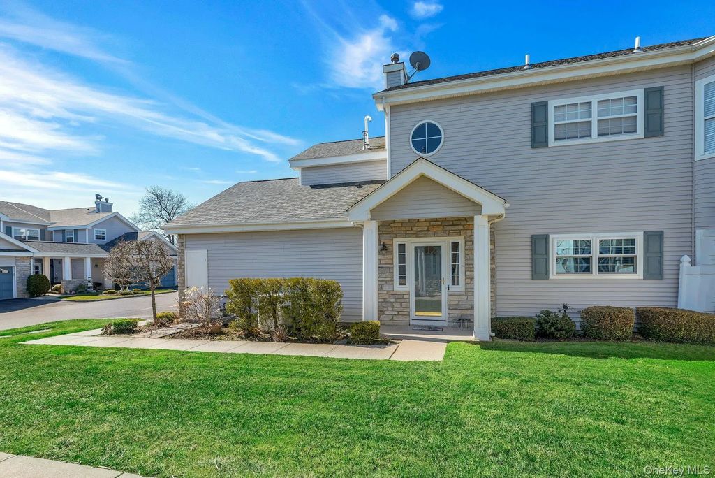 548 Highland Court, Moriches