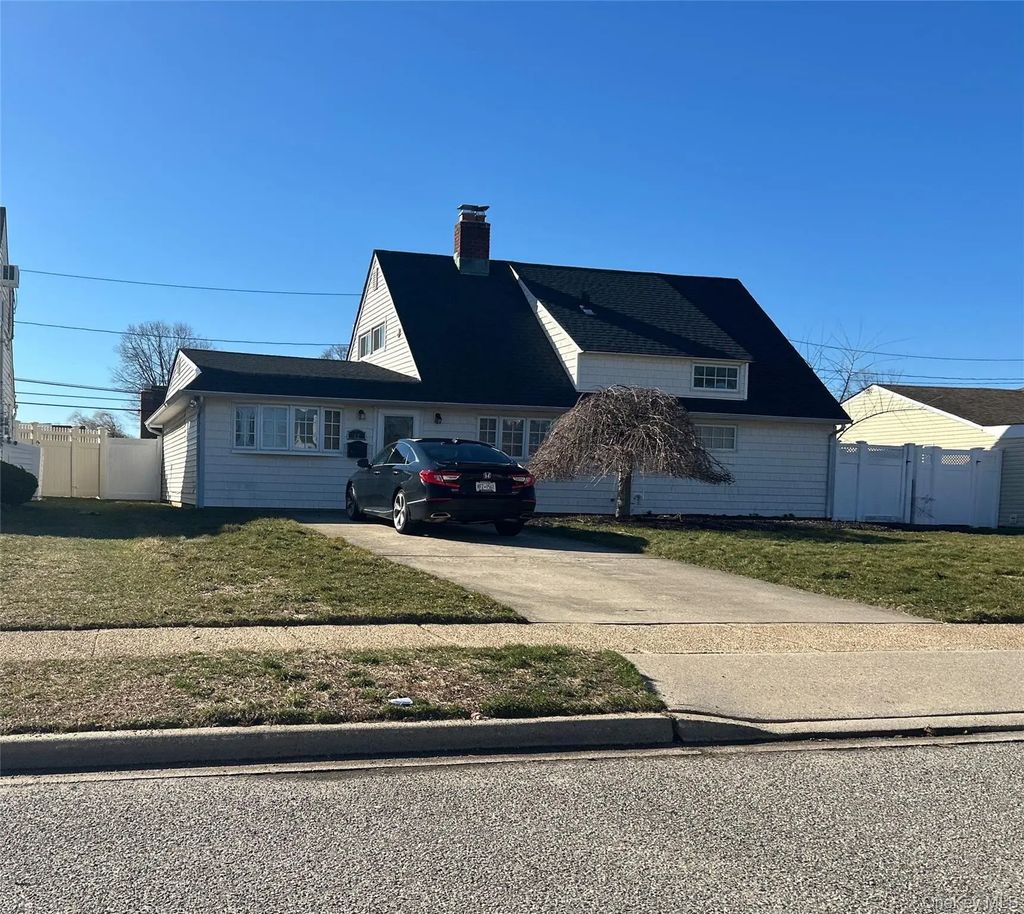 12 Wisteria Lane, Wantagh