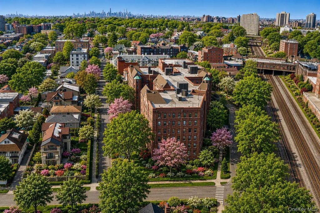 8451 Beverly Road # 1a 10 1u 2u 4n, Kew Gardens