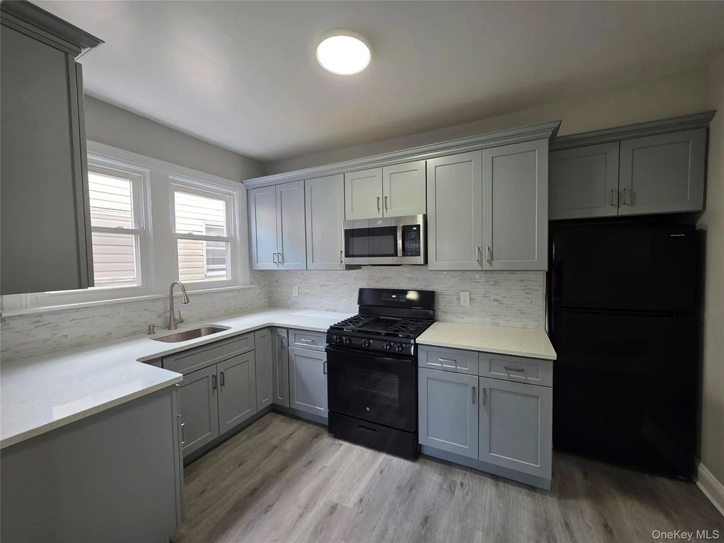 147 Jericho Turnpike 2, Mineola