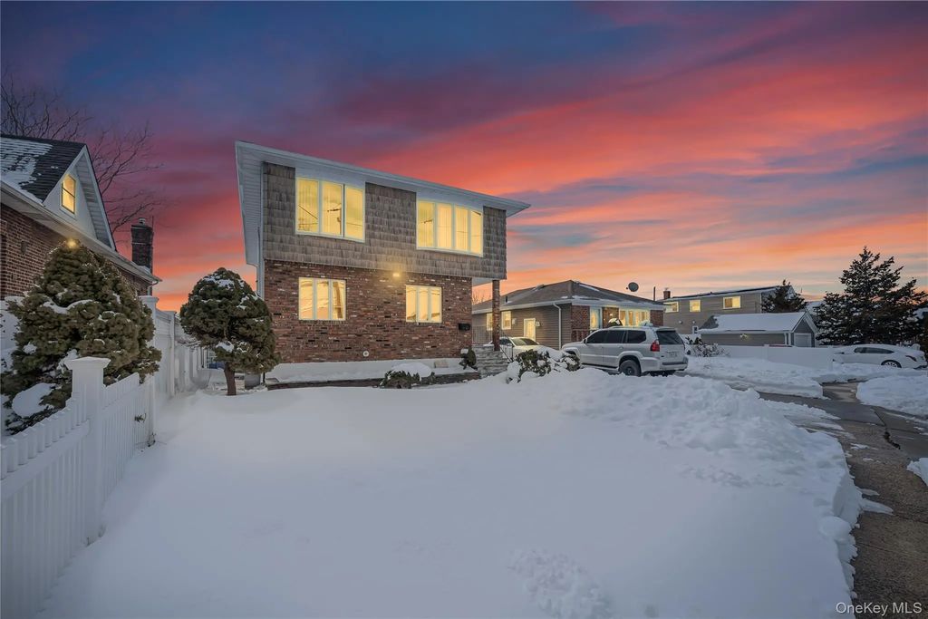 60 Saint Johns Avenue, Valley Stream