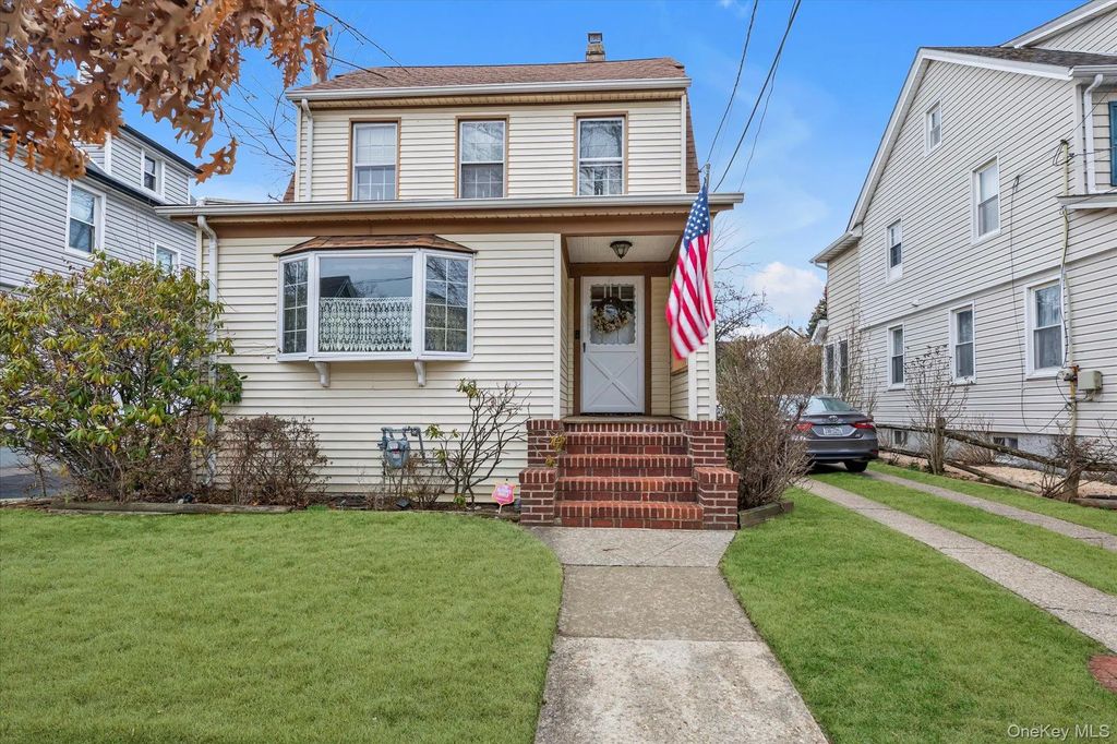 13 Everett Street, Lynbrook
