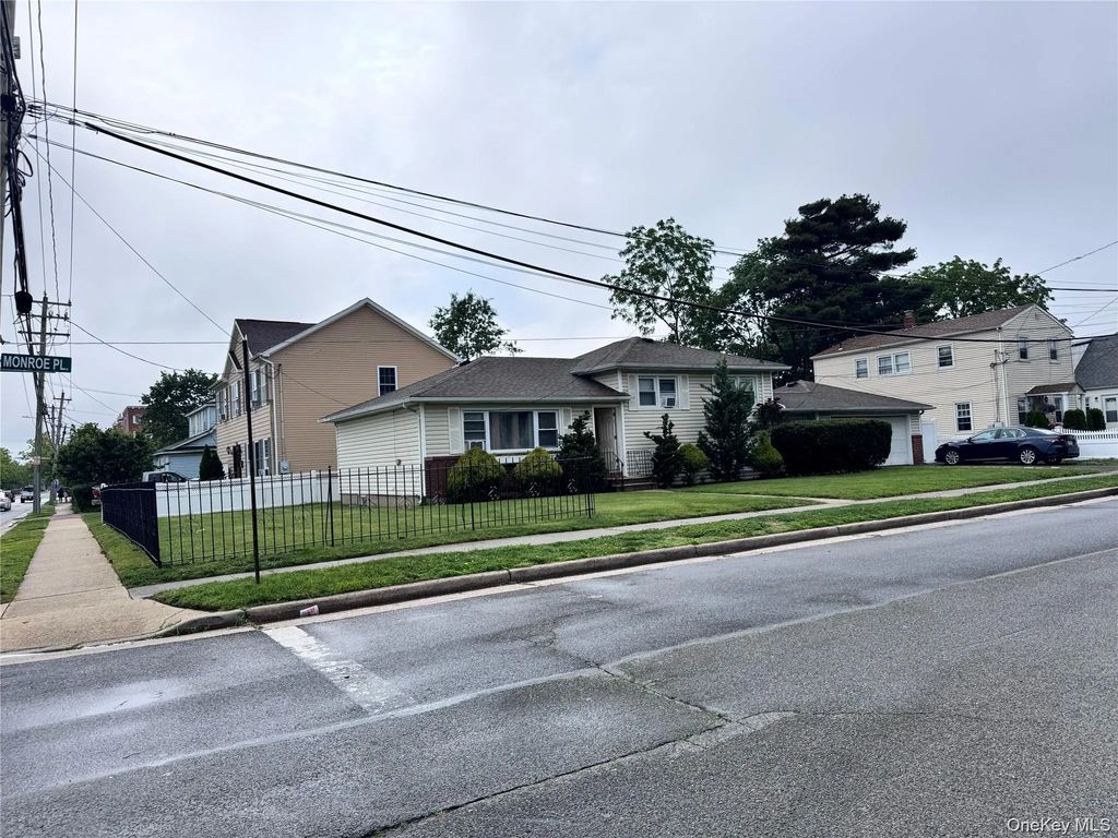 36 Monroe Place, Hempstead