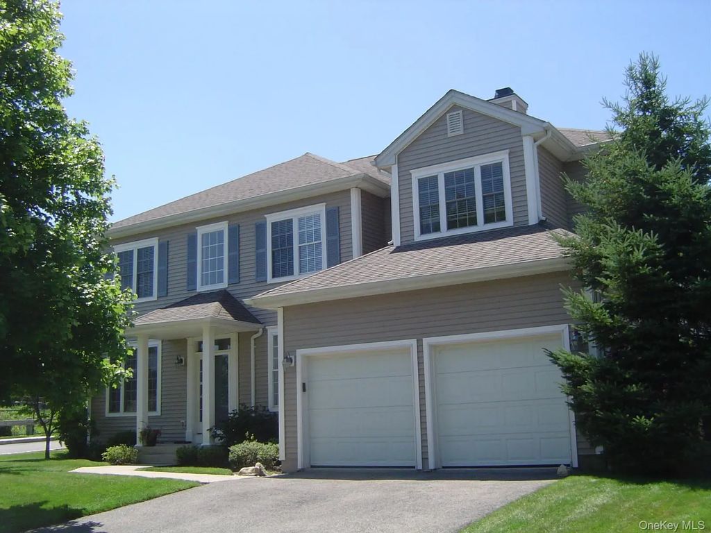 141 Friendship Court, White Plains